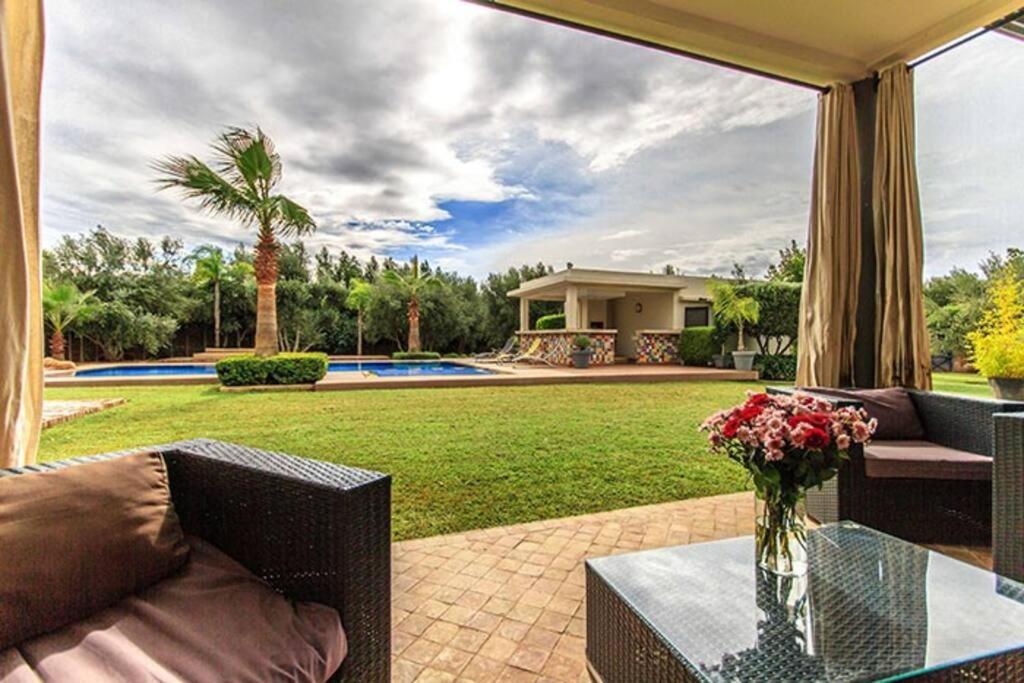 751, D'architecte, Cuisiniere, Piscine Chauffee Et Services Villa *