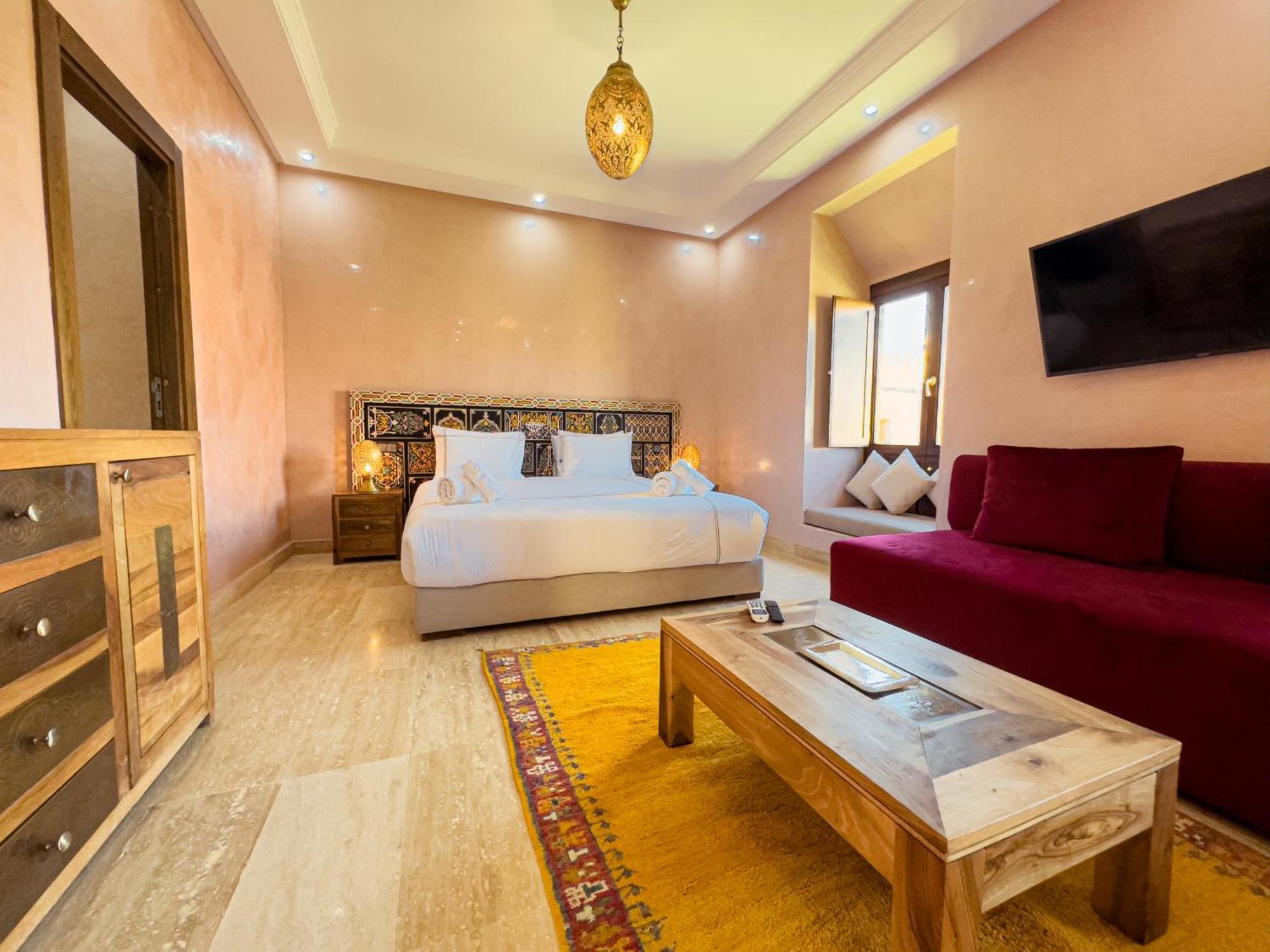 Riad Tonaroz *