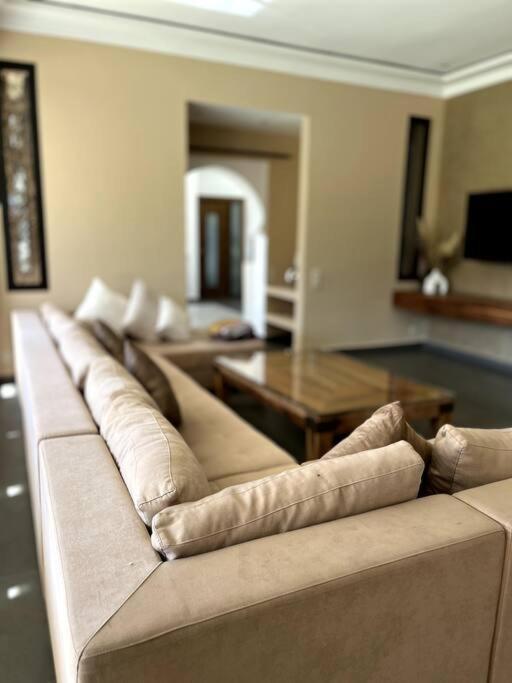 751, D'architecte, Cuisiniere, Piscine Chauffee Et Services * Marrakesh