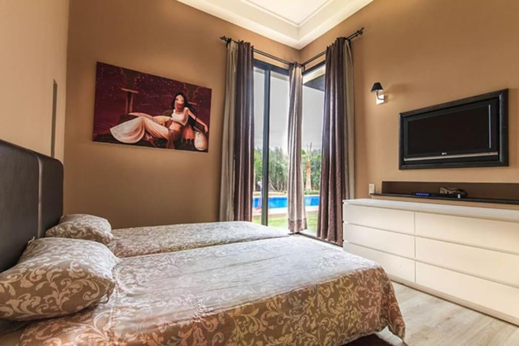 751, D'architecte, Cuisiniere, Piscine Chauffee Et Services Villa