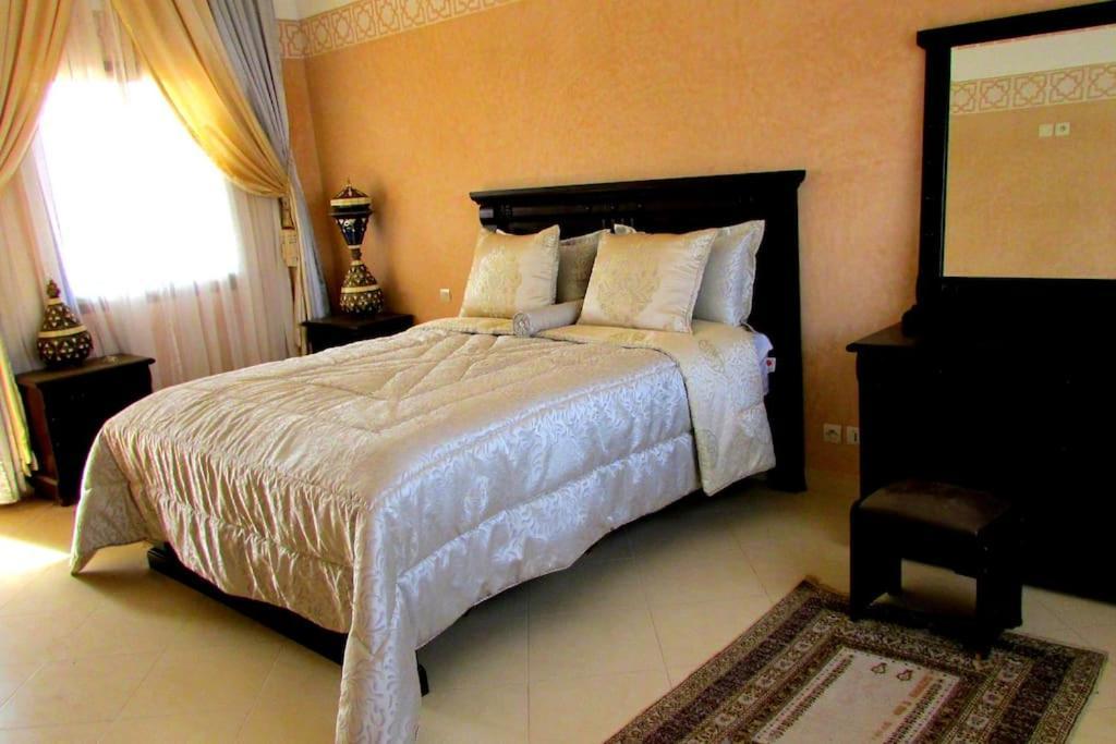 Luxury 4 With Pool & 2 Large Lounges