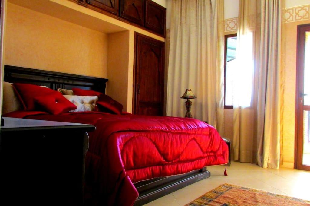 Luxury 4 With Pool & 2 Large Lounges Villa *