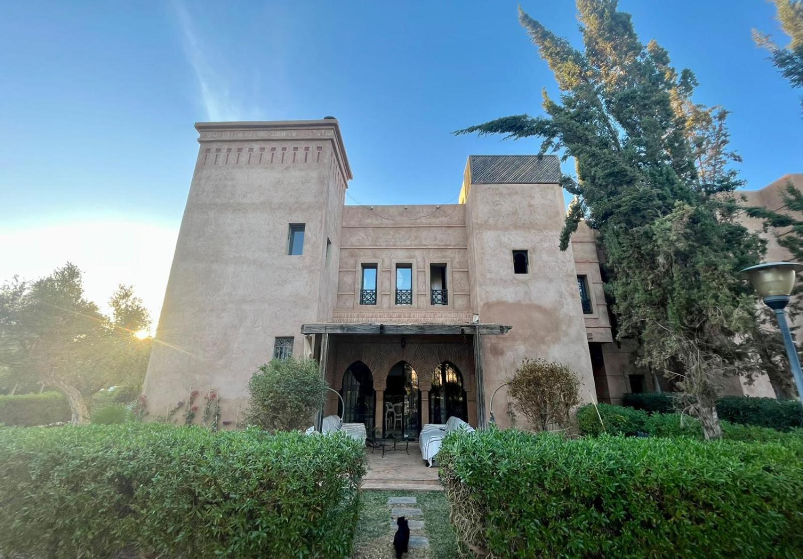 Villa Charming Villa: Serenity And Style *