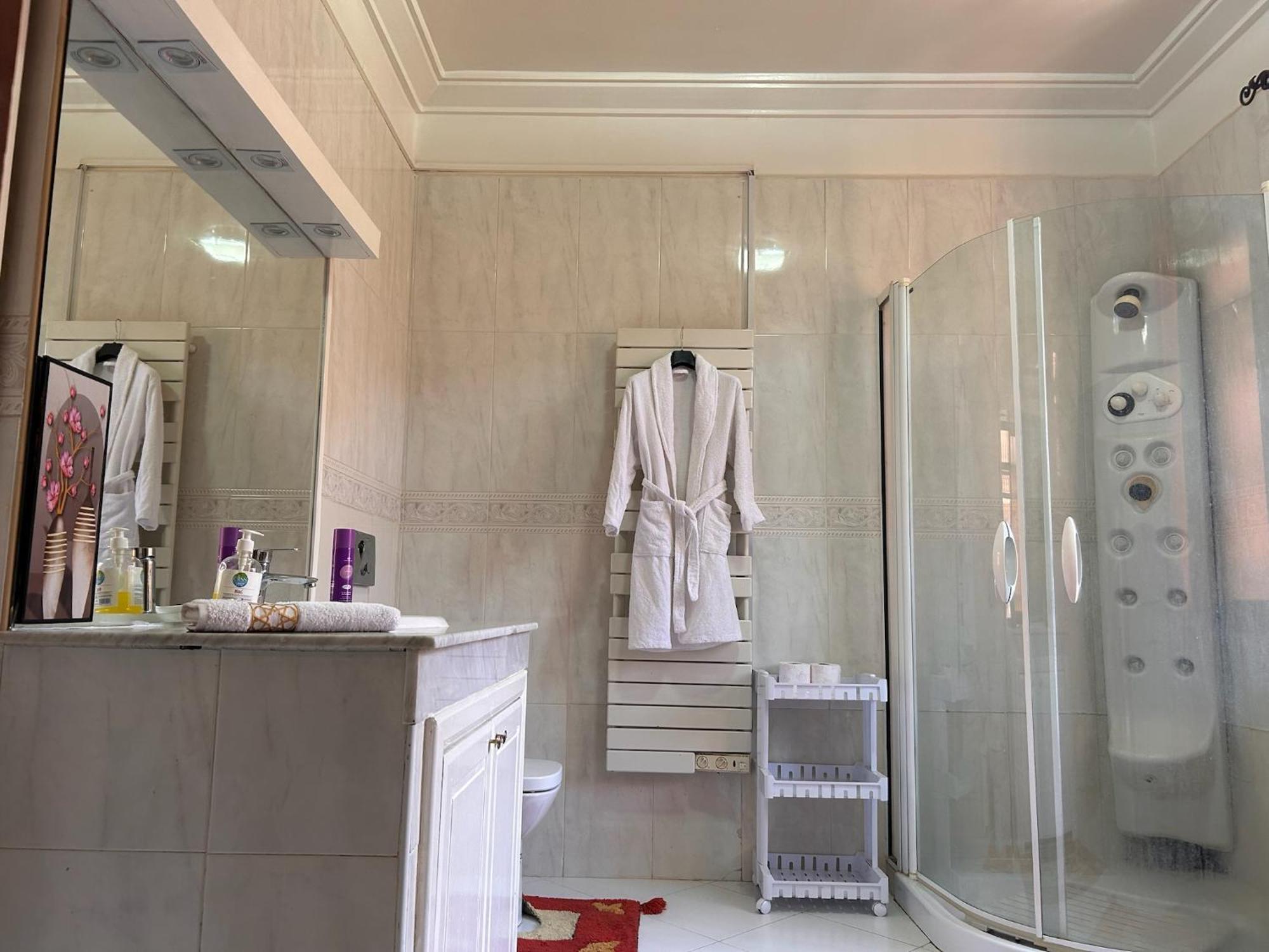 Targa Piscine 10 Minutes Du Centre - Ark Realty *