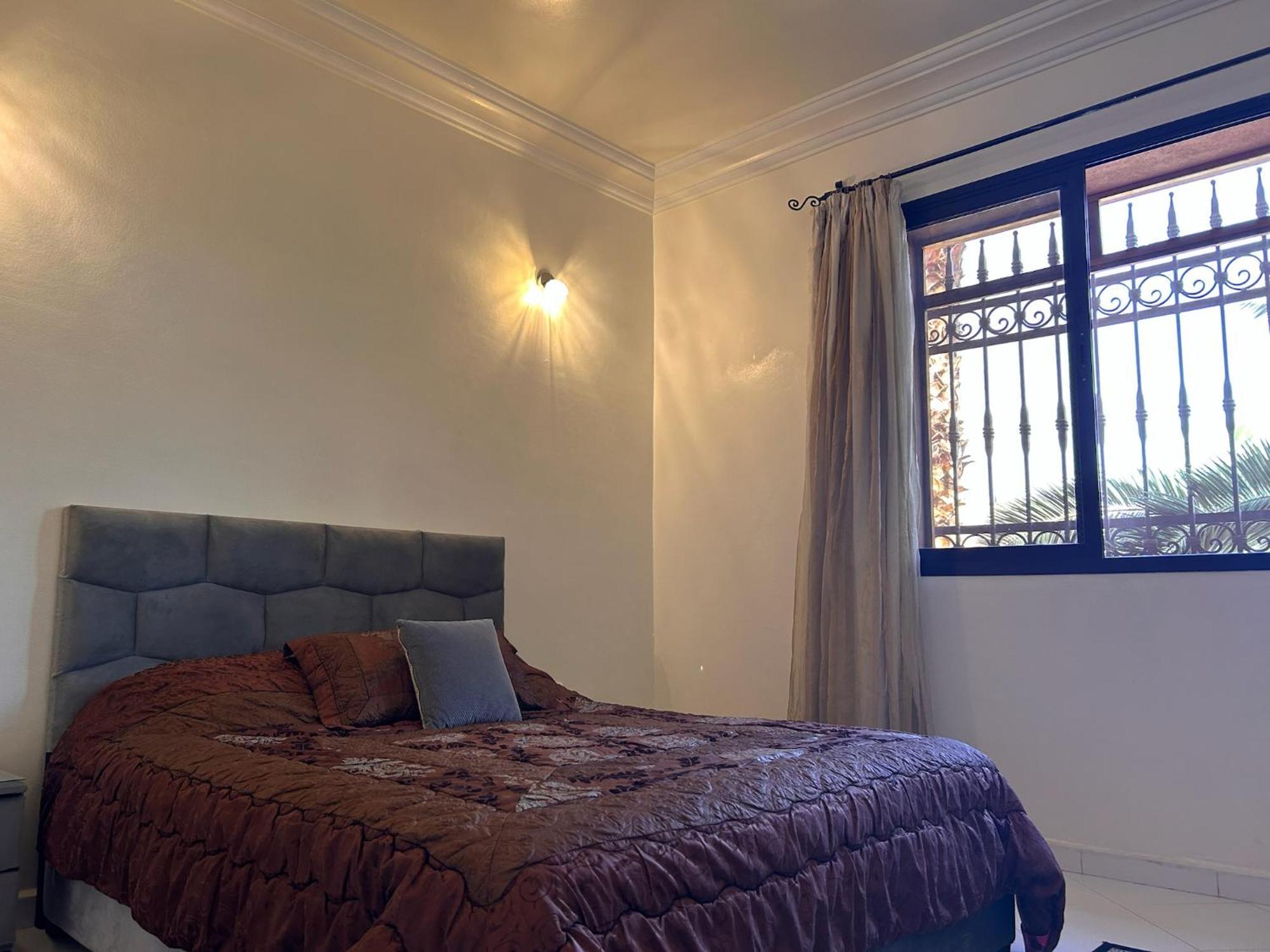 Targa Piscine 10 Minutes Du Centre - Ark Realty *