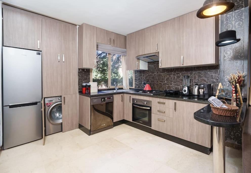 Perle Rare A Prestigia - Vue Sur Piscine & Jardin Appartement *