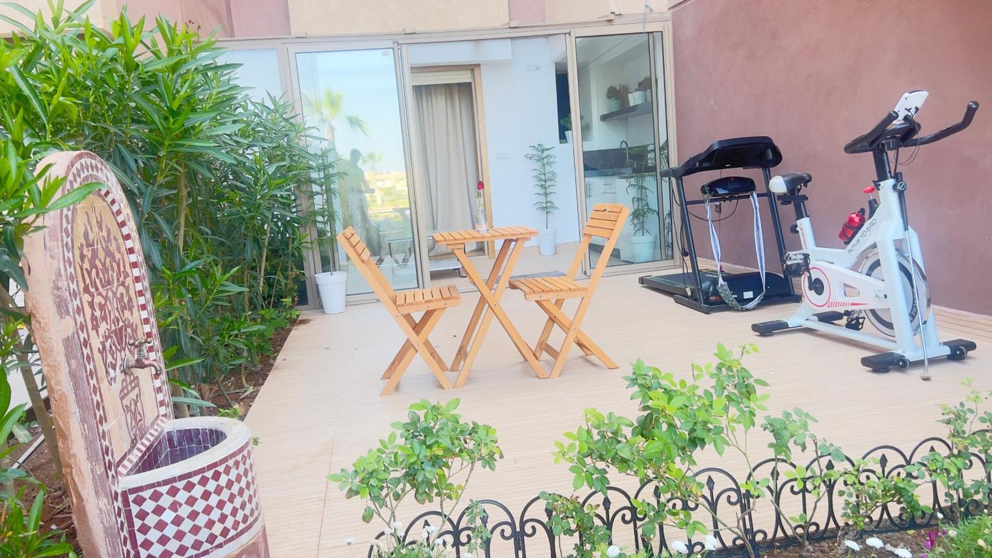 De Luxe Avec Jardin Vue Sur La Piscine Golf Securise 24h Sur 24 A 5 Minutes De L Aeroport Appartement