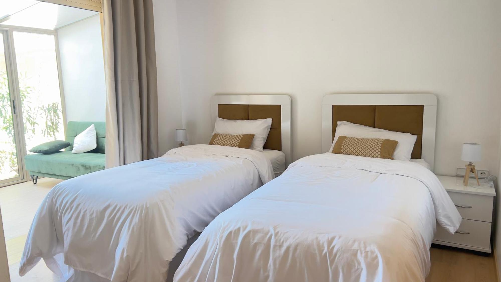 De Luxe Avec Jardin Vue Sur La Piscine Golf Securise 24h Sur 24 A 5 Minutes De L Aeroport Appartement *