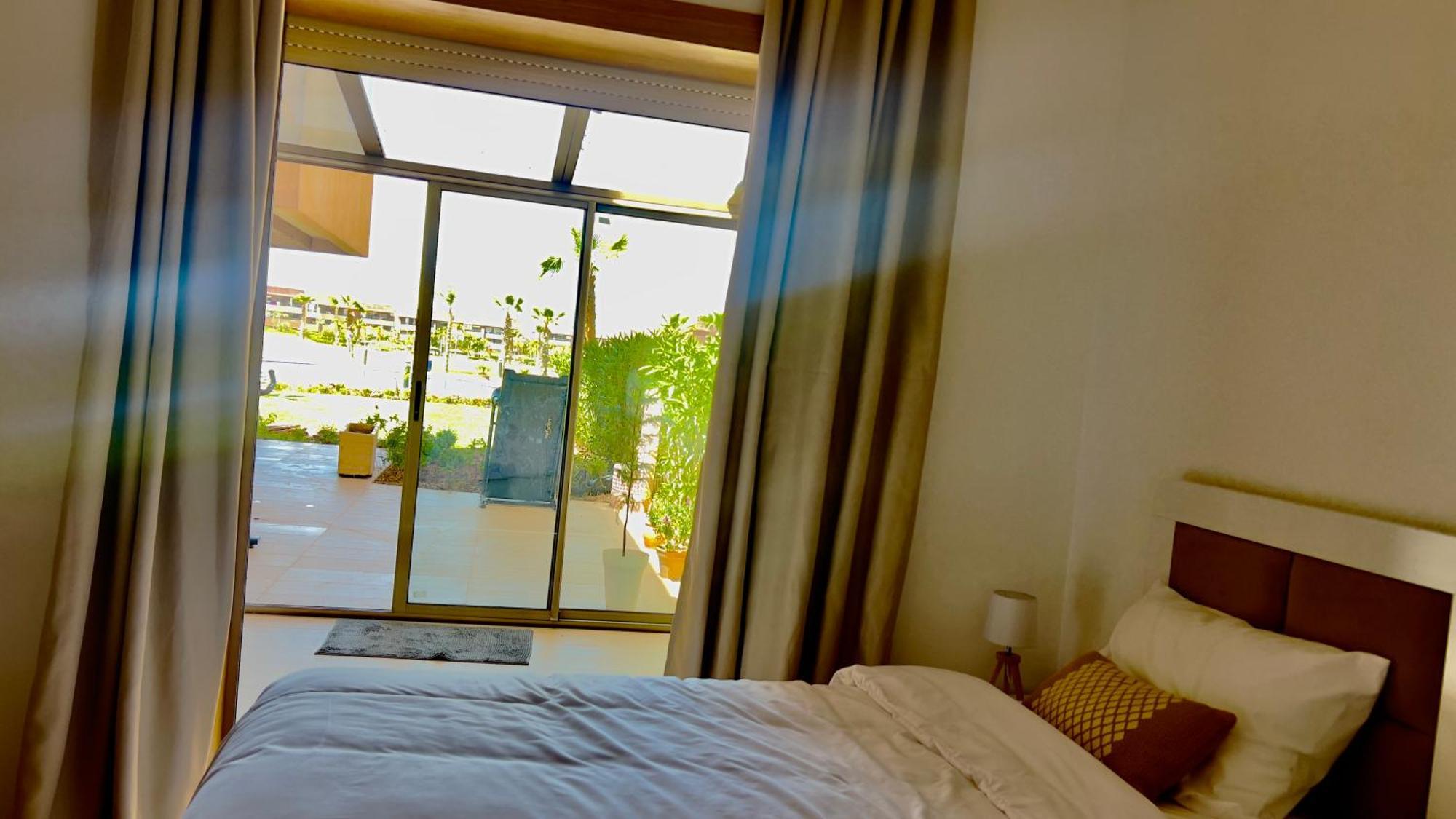 Appartement De Luxe Avec Jardin Vue Sur La Piscine Golf Securise 24h Sur 24 A 5 Minutes De L Aeroport
