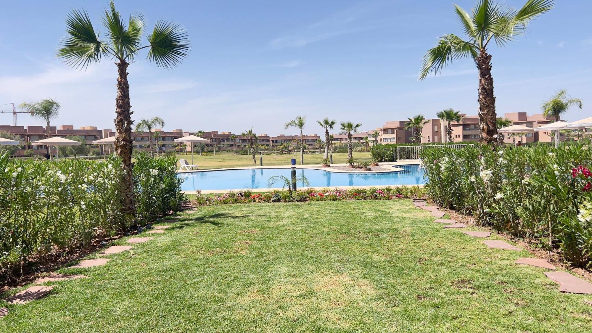 Appartement De Luxe Avec Jardin Vue Sur La Piscine Golf Securise 24h Sur 24 A 5 Minutes De L Aeroport *