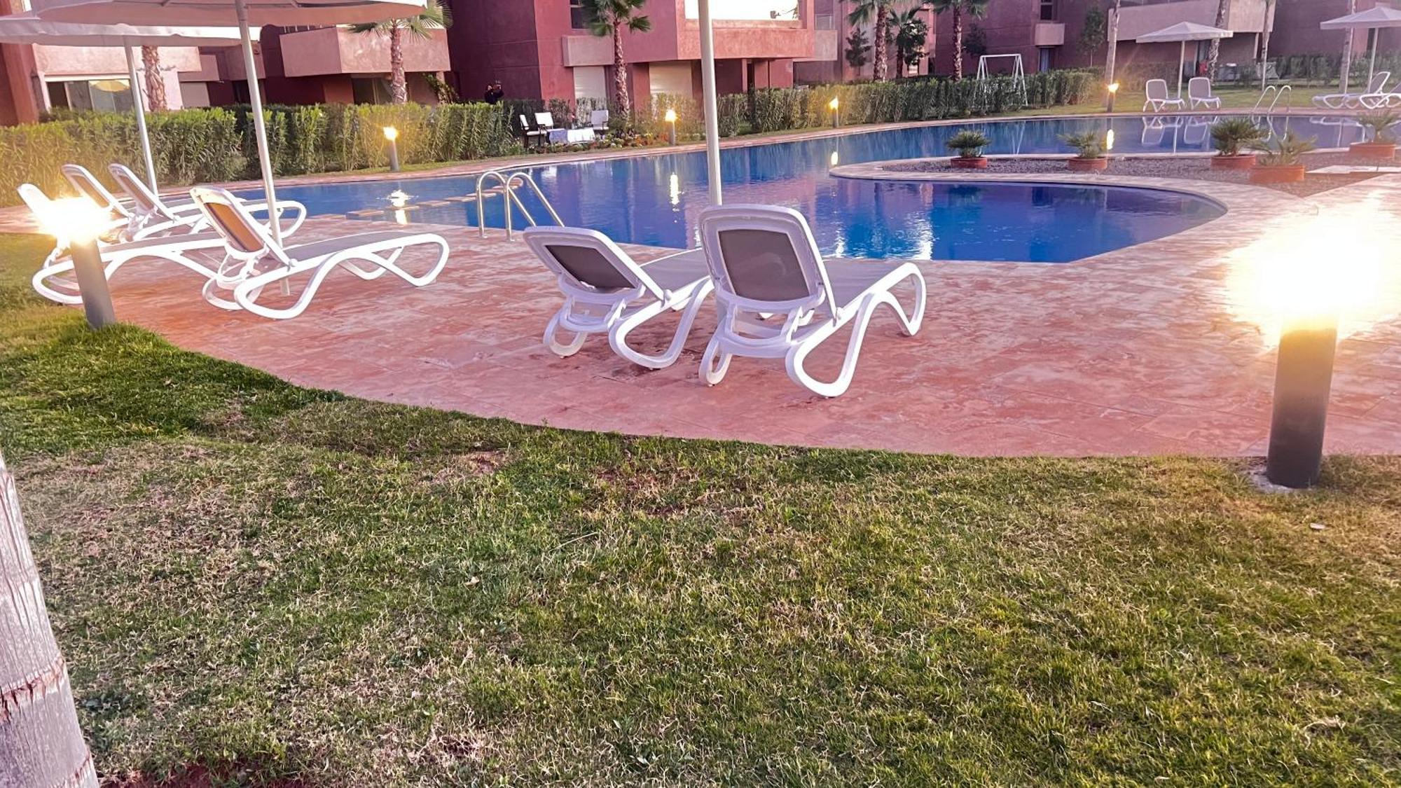 Appartement De Luxe Avec Jardin Vue Sur La Piscine Golf Securise 24h Sur 24 A 5 Minutes De L Aeroport *