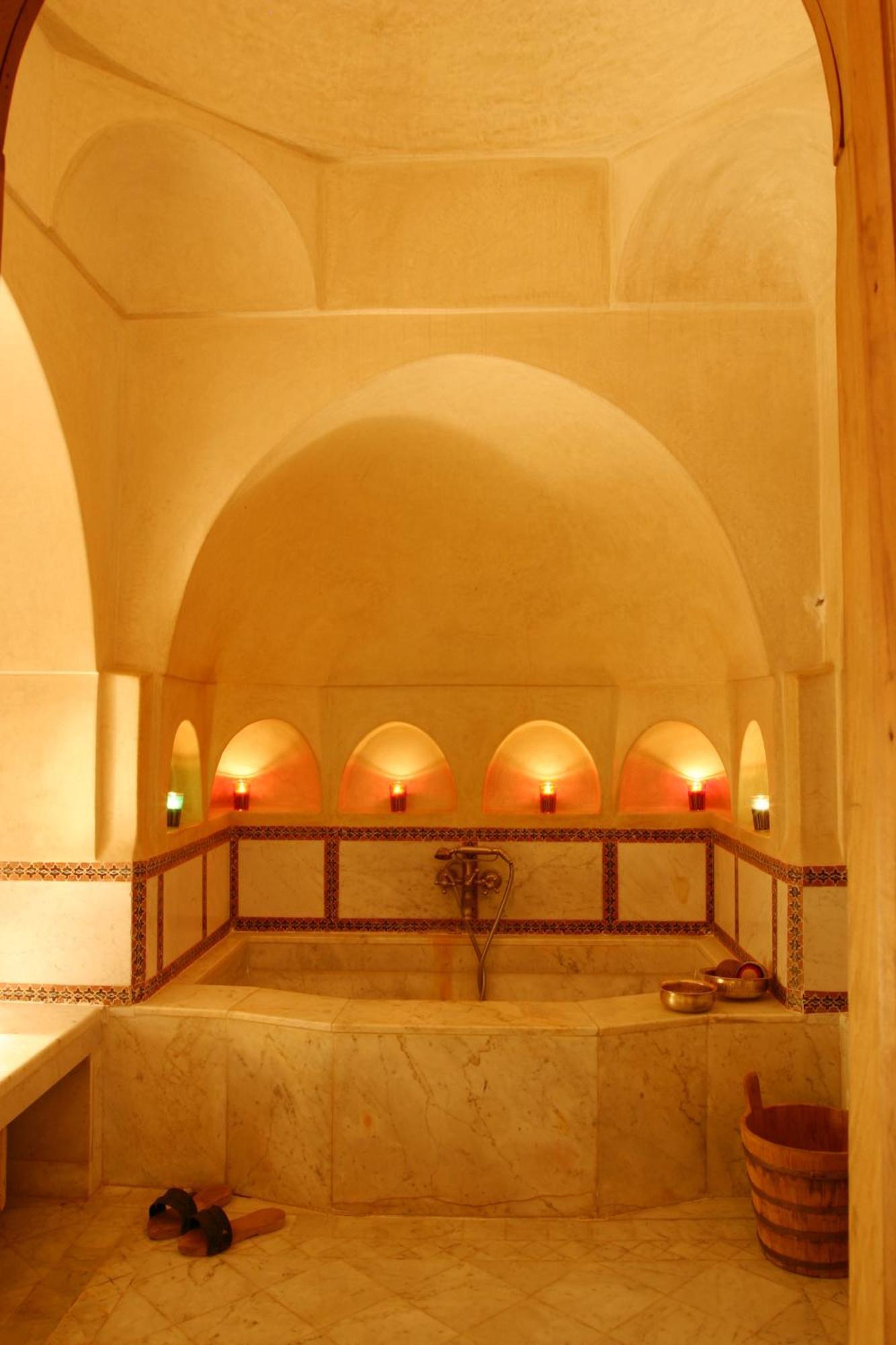 Gasthuis Dar Ayniwen Garden Hotel&bird Zoo