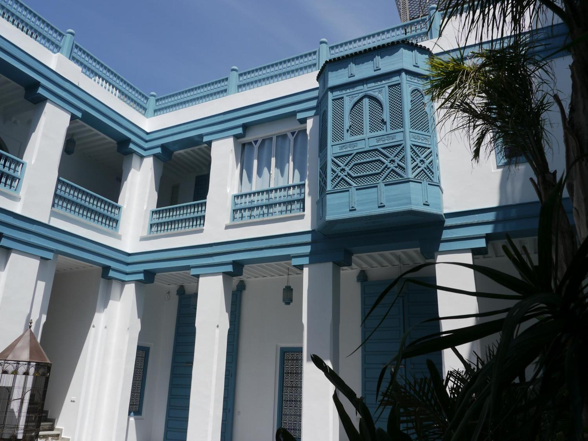 Le Perroquet Bleu &