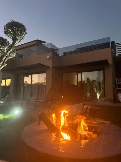Villa In Marrakech - 5 Suites, Heated Pool, Jacuzzi, Transportation, Volleyball & Padle Court, Complimentary Breakfast