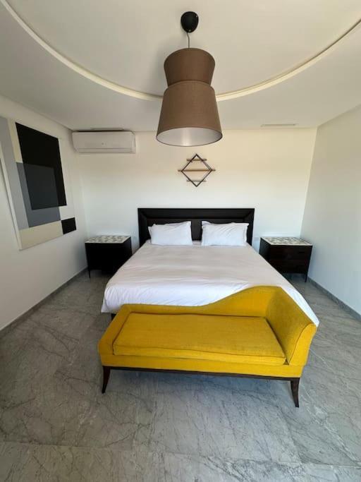 Villa In Marrakech - 5 Suites, Heated Pool, Jacuzzi, Transportation, Volleyball & Padle Court, Complimentary Breakfast