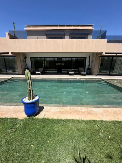 Villa In Marrakech - 5 Suites, Heated Pool, Jacuzzi, Transportation, Volleyball & Padle Court, Complimentary Breakfast Marrakesh