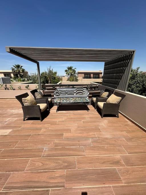 Villa In Marrakech - 5 Suites, Heated Pool, Jacuzzi, Transportation, Volleyball & Padle Court, Complimentary Breakfast *