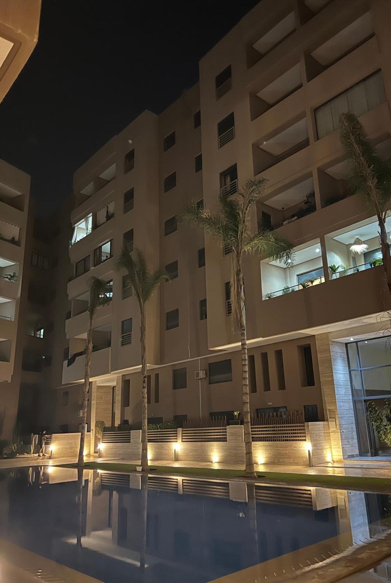 Appartement Superbe En Piscine Parking M25 *