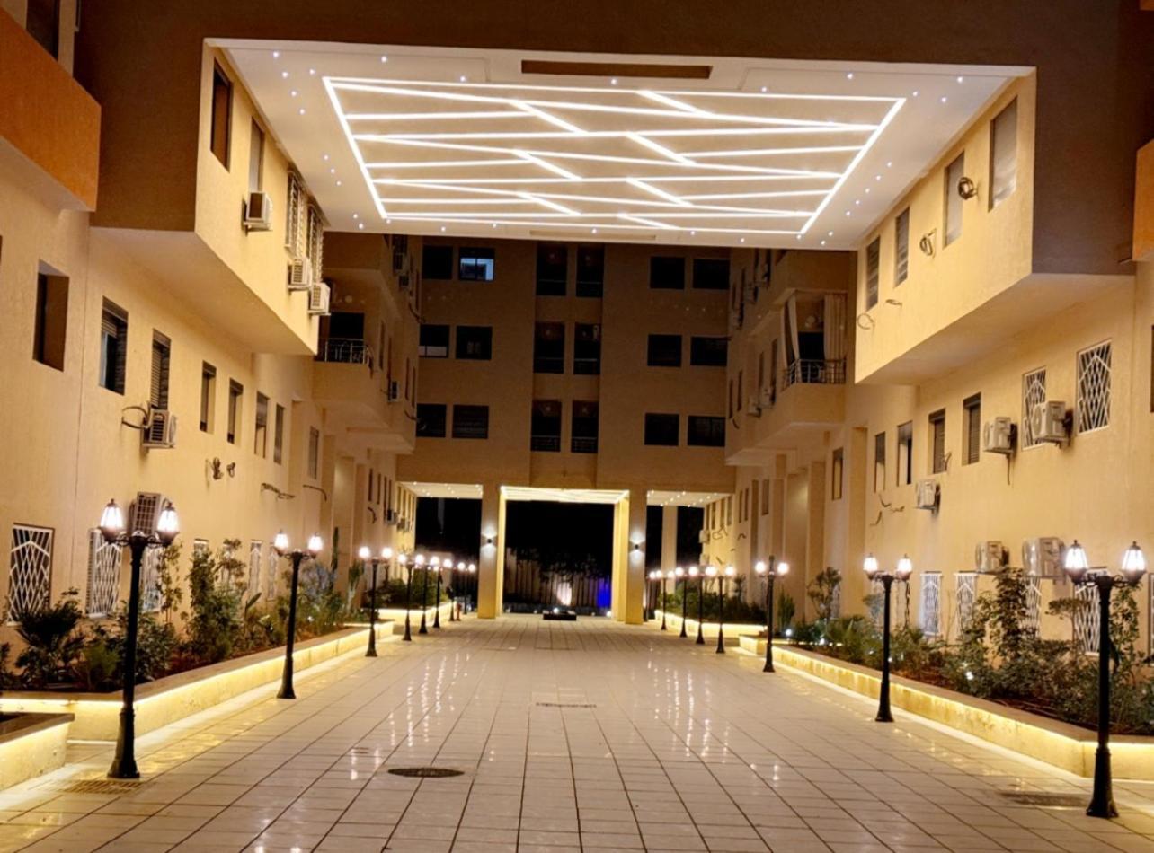 3 Avec Piscine Apartment