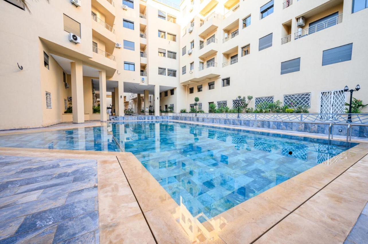 3 Avec Piscine Apartment