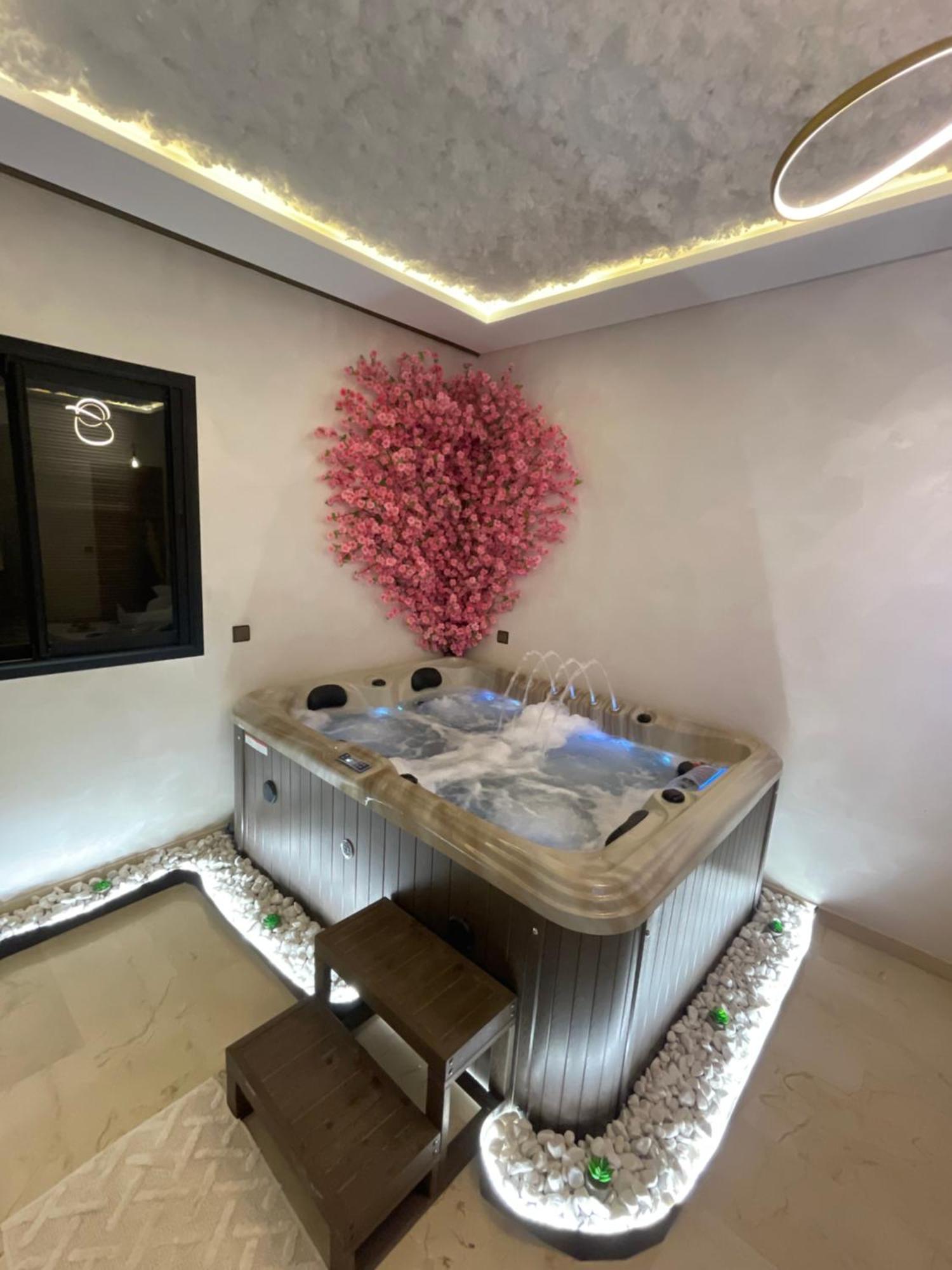 Luxueuse Avec Jacuzzi En Plein Coeur De Marrakech Appartement Marrakesh