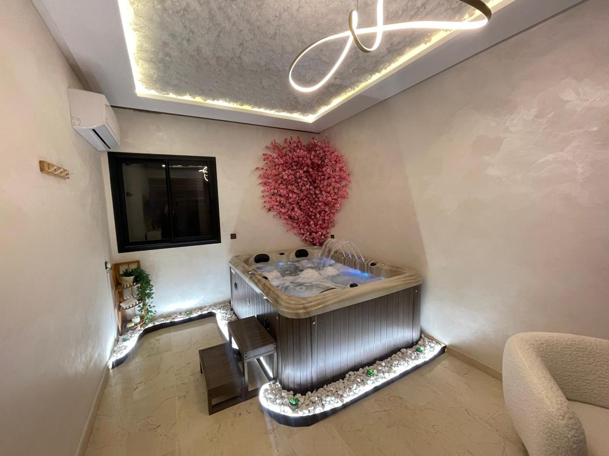 Appartement Luxueuse Avec Jacuzzi En Plein Coeur De Marrakech *