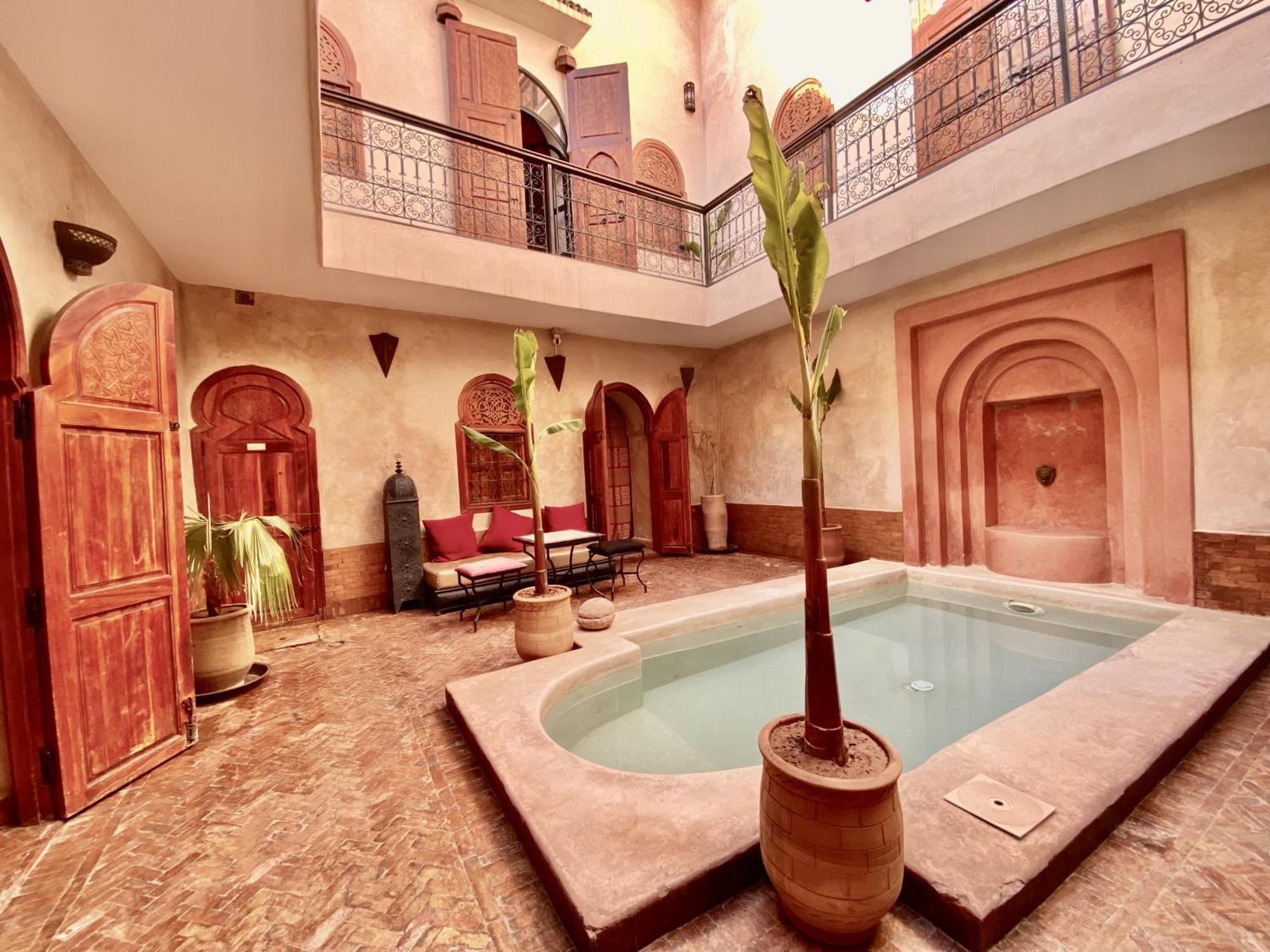 Prada Riad 2*