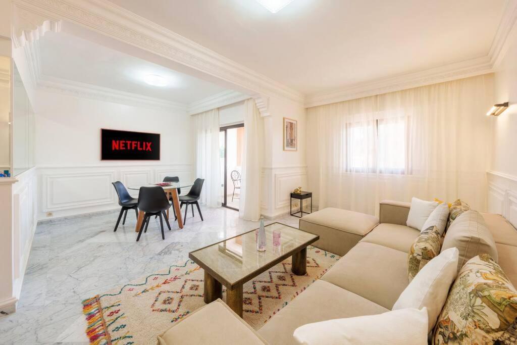Luxury Place M Avenue