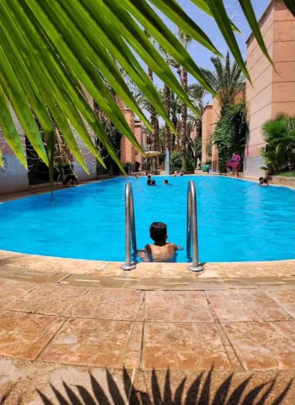 Dans Avec Piscine Marrakesh