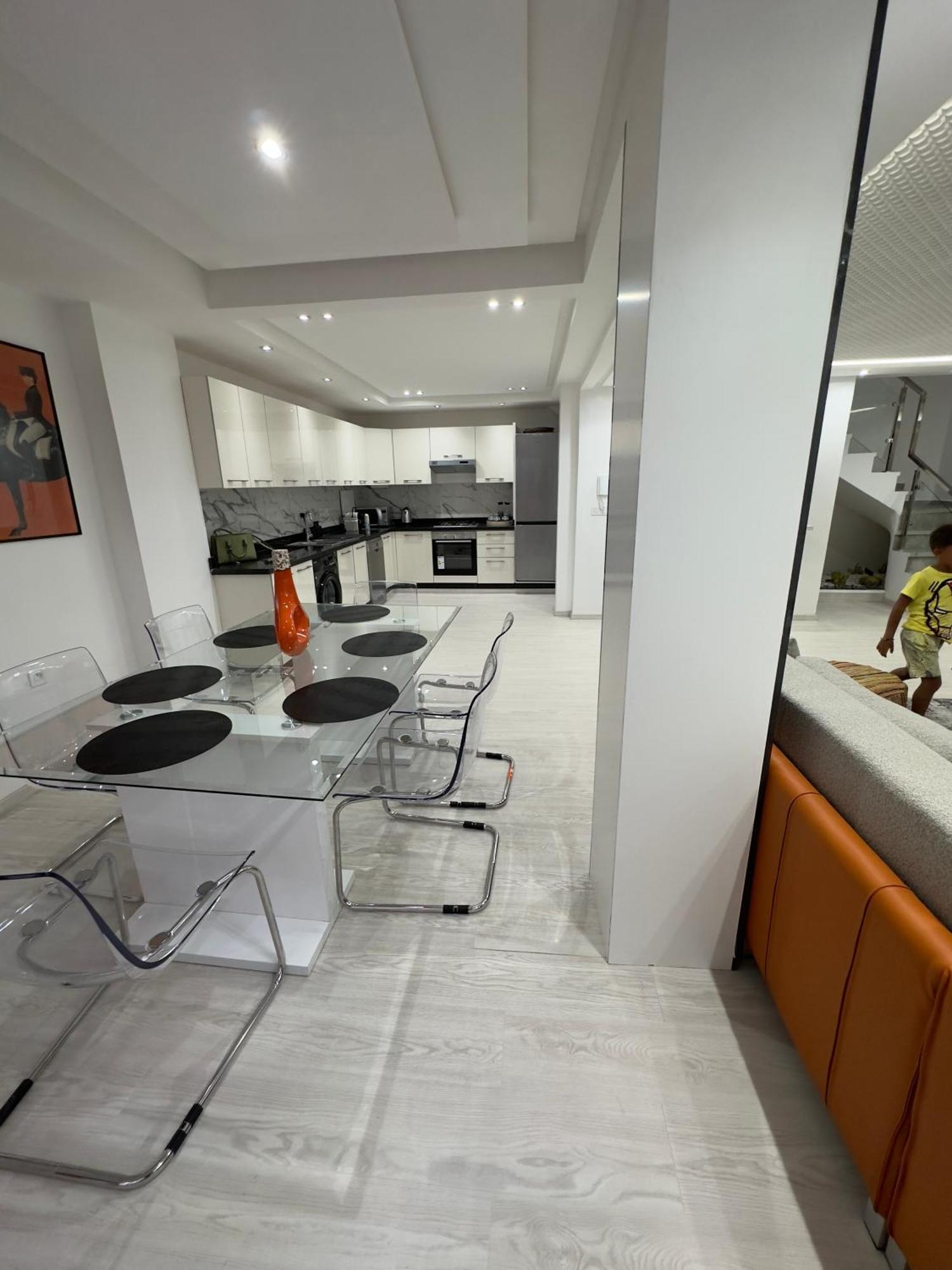 Super Moderne Neuf Appartement