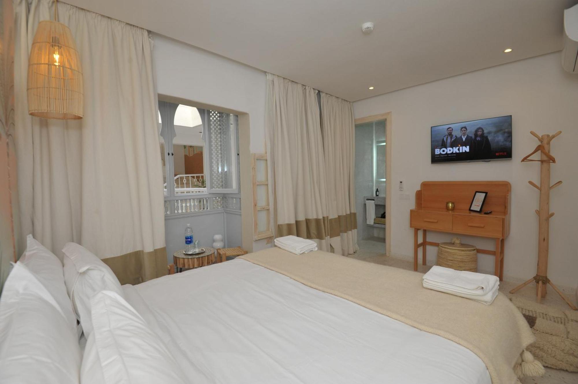 K-white Guest house