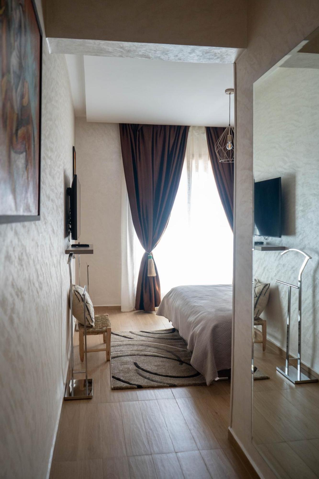 Appartement Magnifique Moderne De 2 Avec Piscine A 10 Min Du Centre De Marrakech