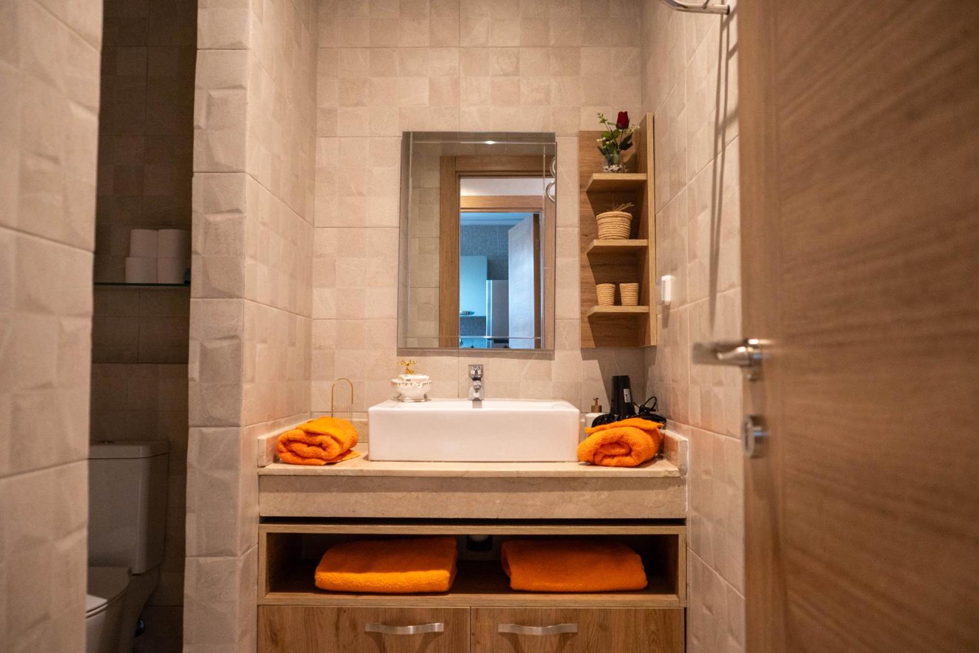 Appartement Magnifique Moderne De 2 Avec Piscine A 10 Min Du Centre De Marrakech