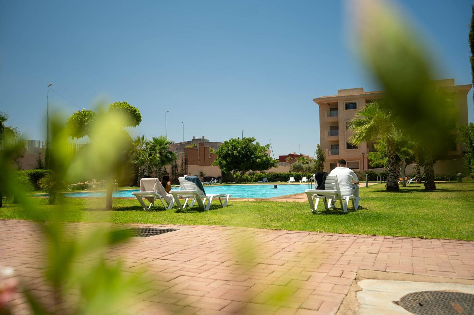 Appartement Magnifique Moderne De 2 Avec Piscine A 10 Min Du Centre De Marrakech