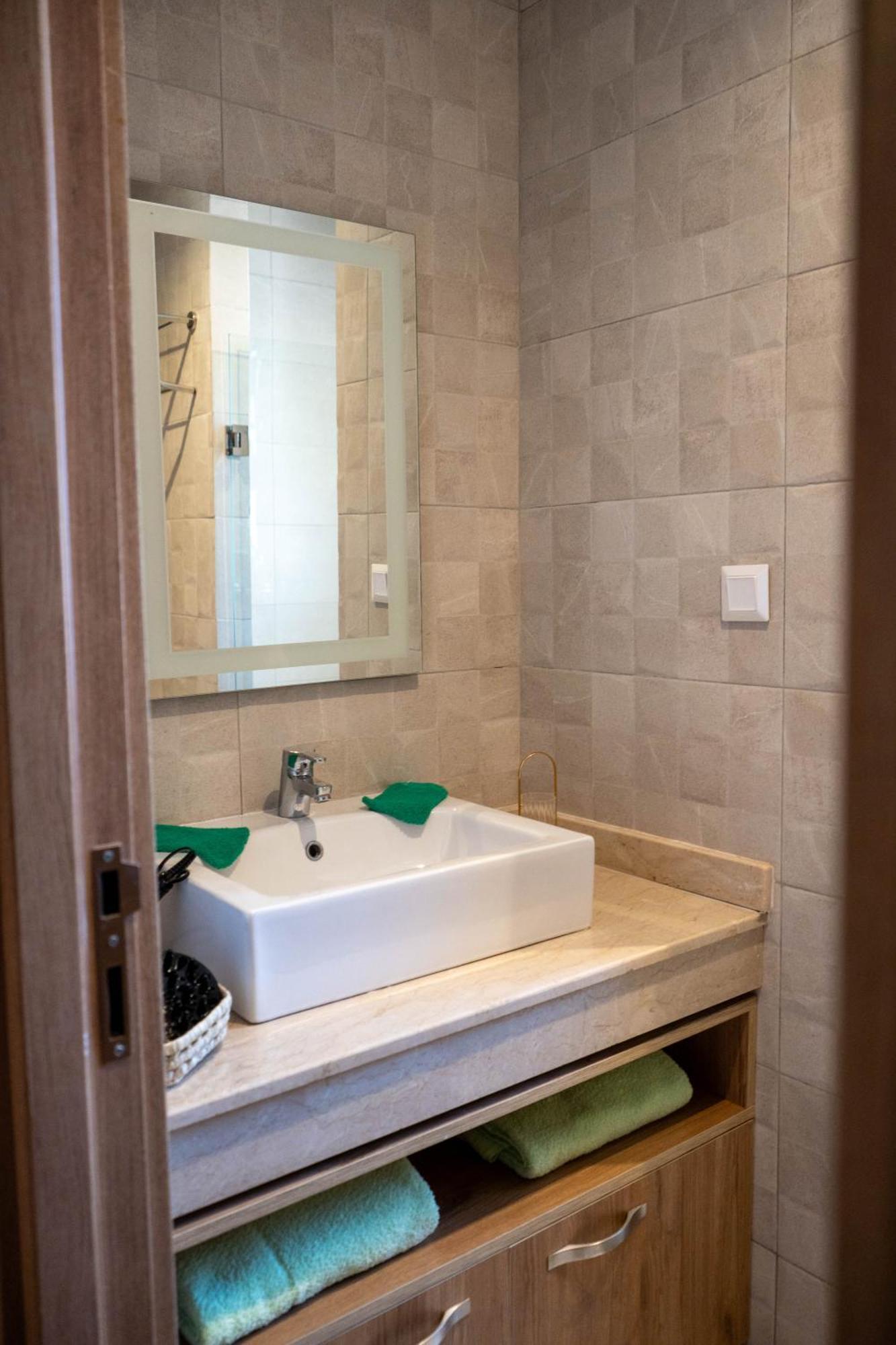 Appartement Magnifique Moderne De 2 Avec Piscine A 10 Min Du Centre De Marrakech *