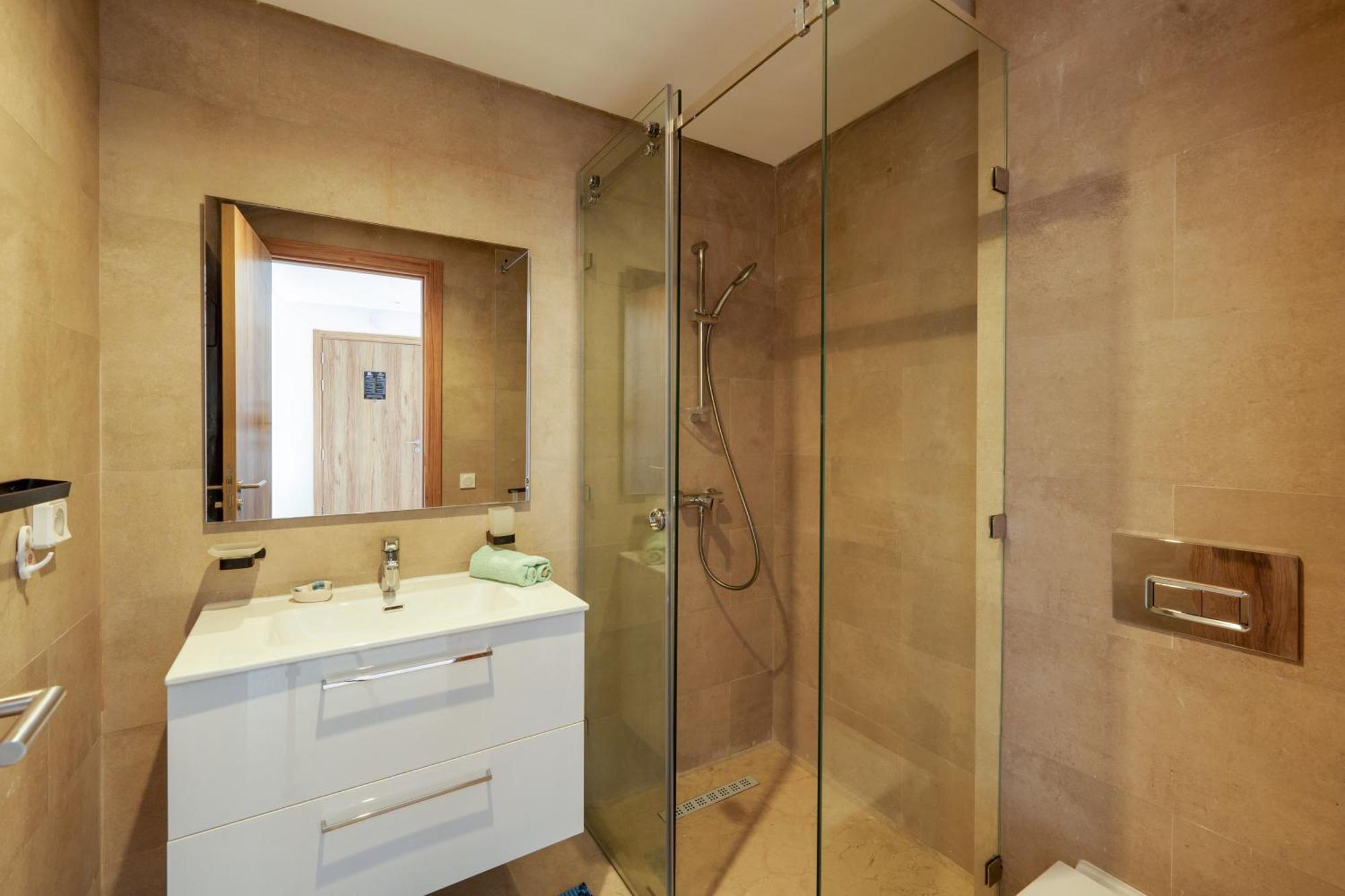 Appartement Azure Haven A Contemporary Retreat With A Luxury