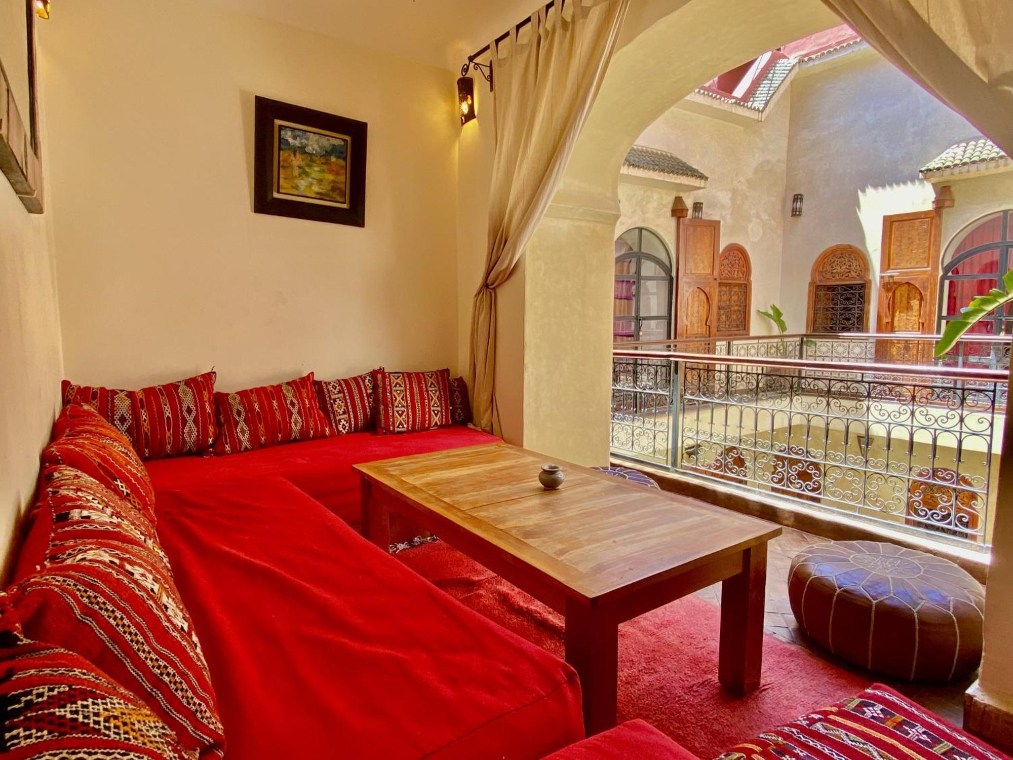 Prada Riad 2*
