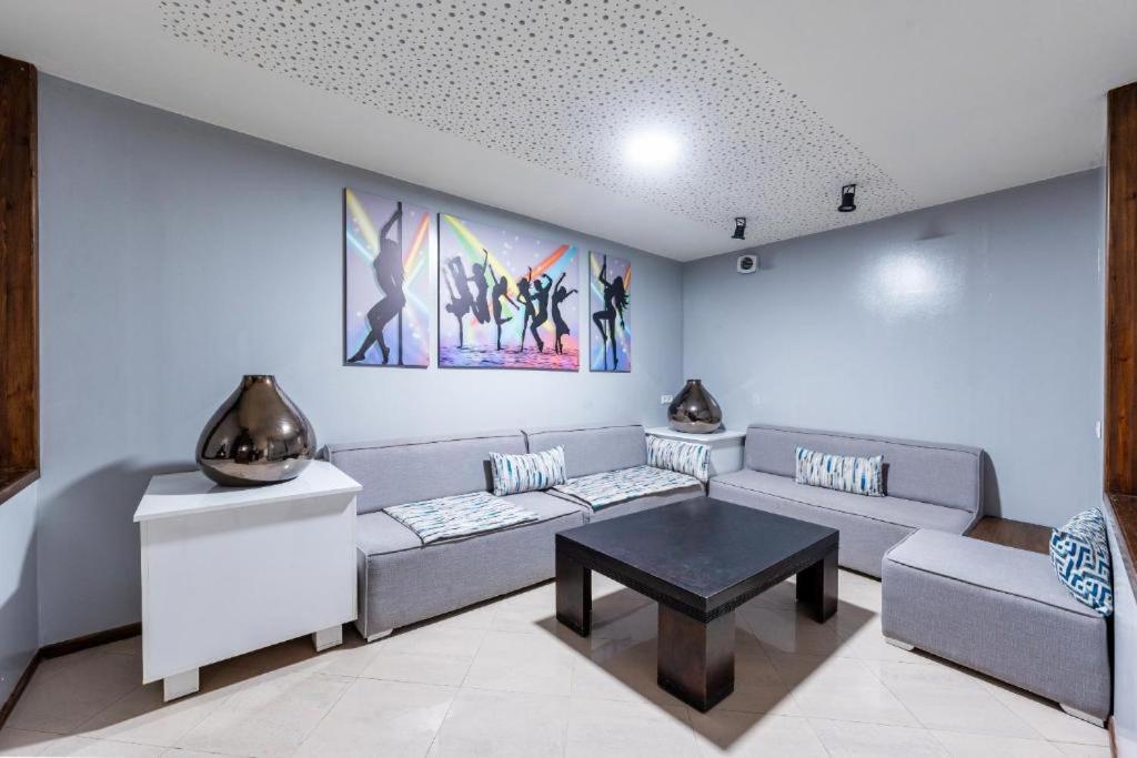 Ushuaia Avec Piscine - Petit Dejeuner Gratuit - Marrakech Center Villa *