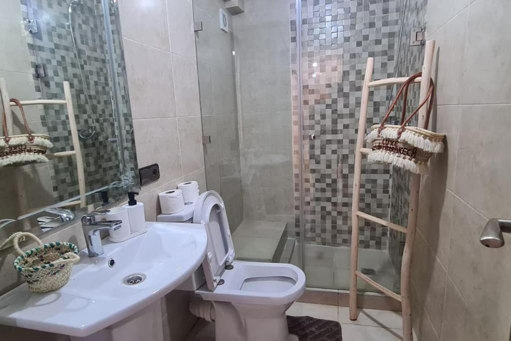 Apartamento 2 Vue Piscine A Gueliz En Face La Gare De Train Marrakech *