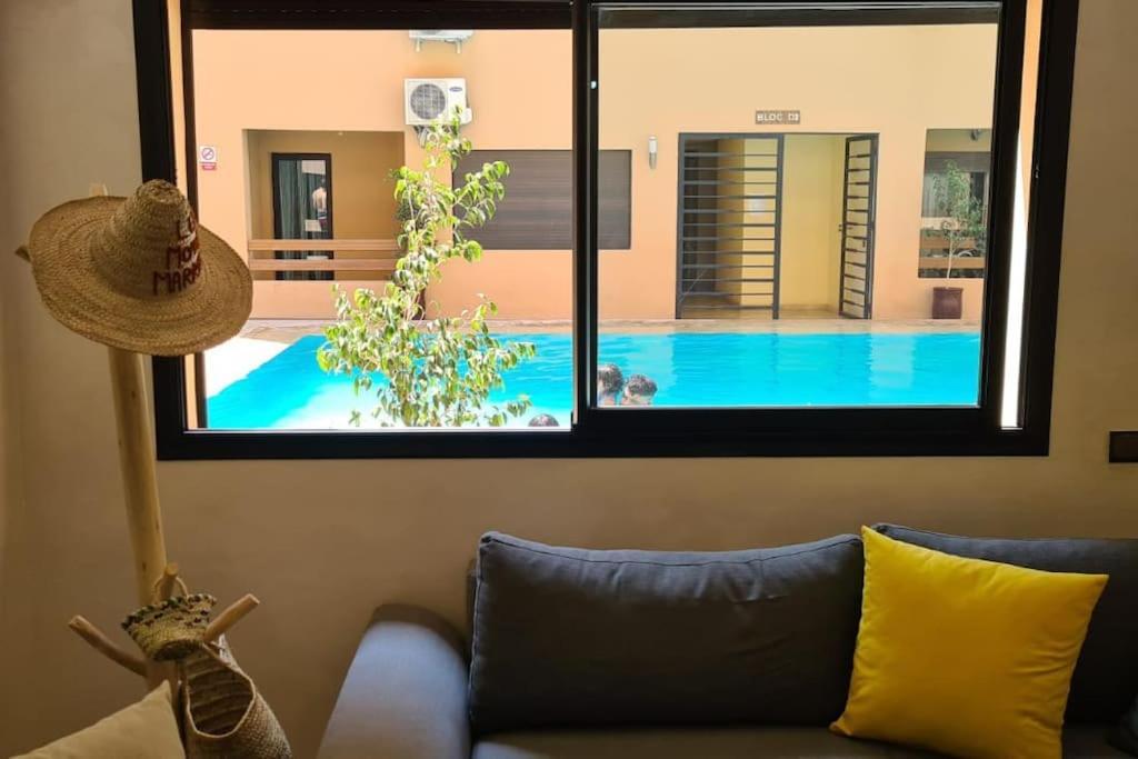 2 Vue Piscine A Gueliz En Face La Gare De Train Marrakech Appartement
