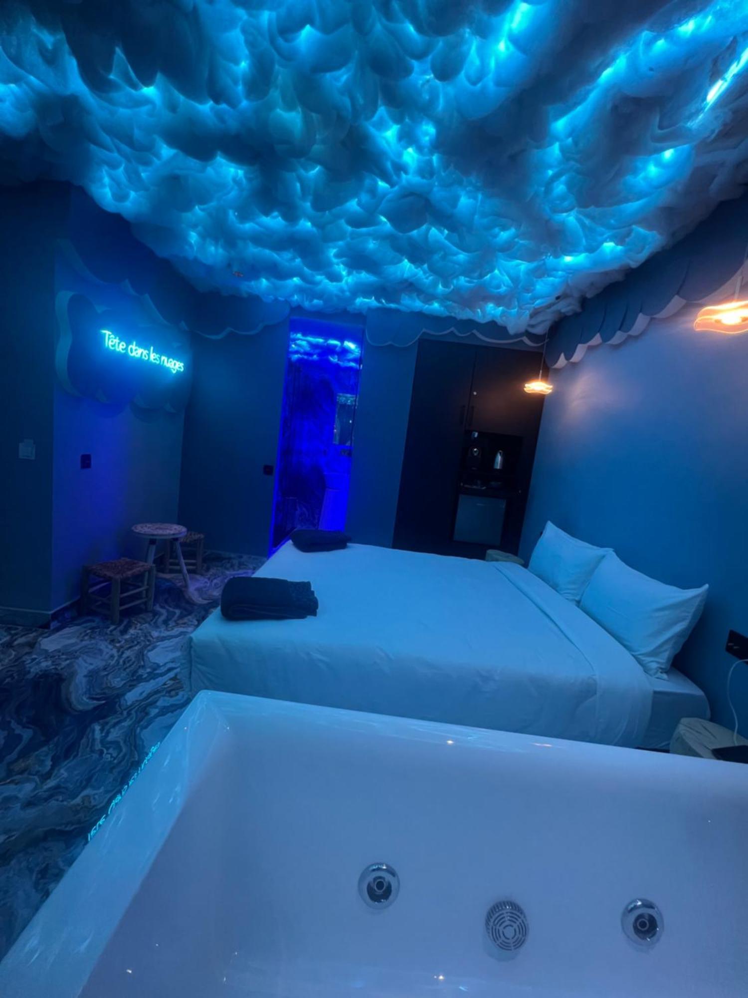 Appartement Tete Dans Les Nuages ! Jacuzzi ! Centre Marrakech *