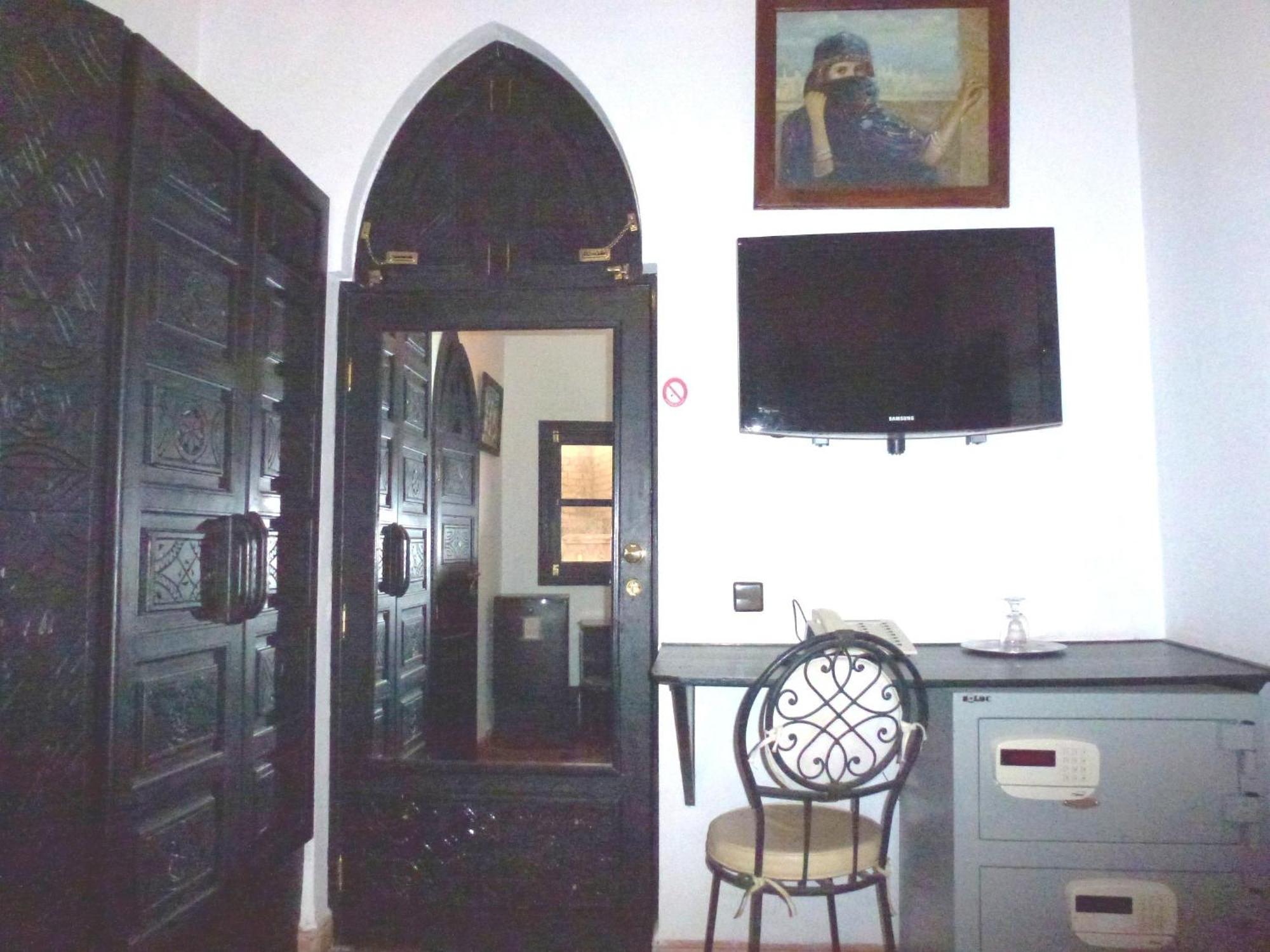 Bed and breakfast Laarouss 2*