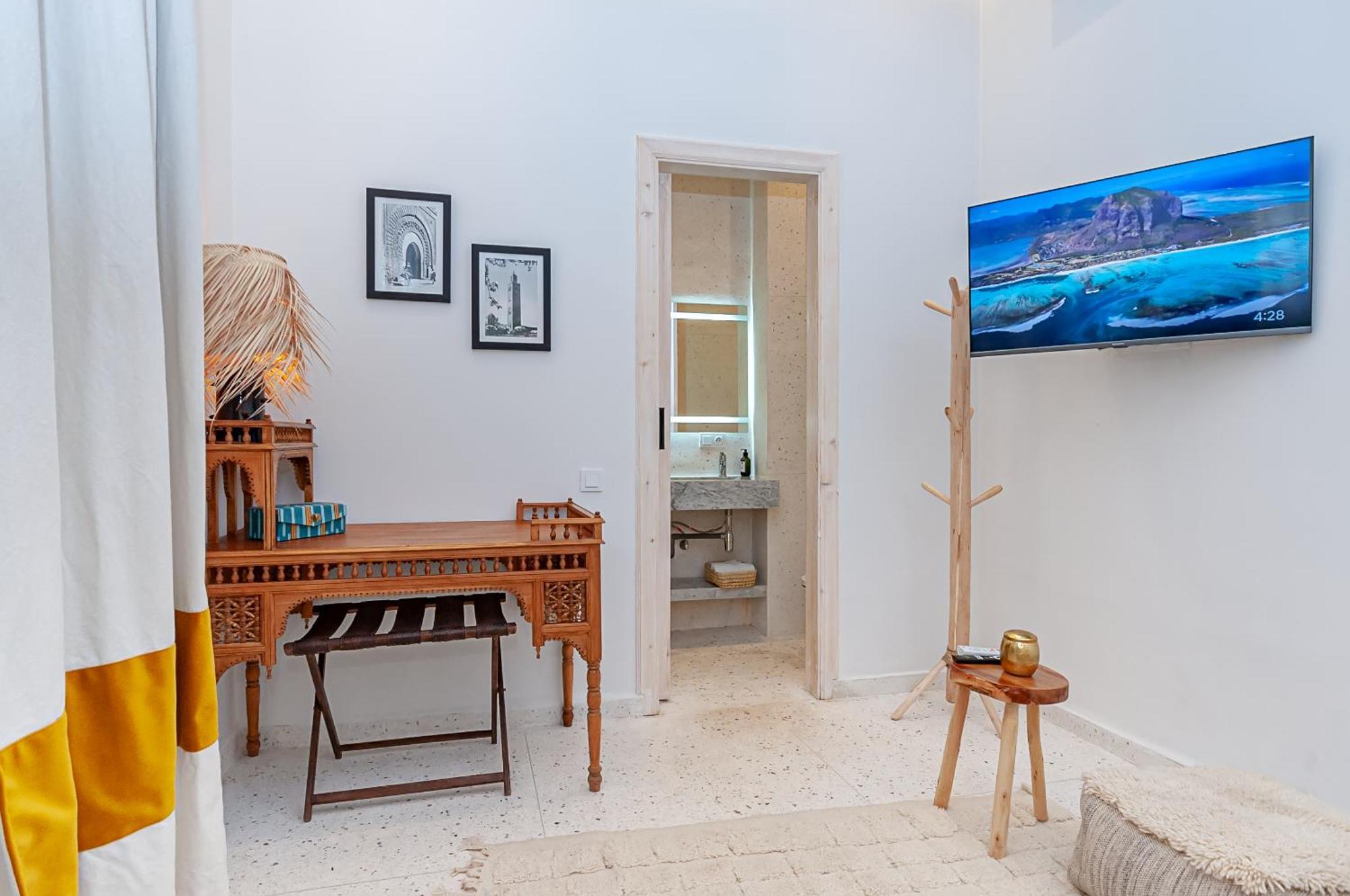 K-white Guest house