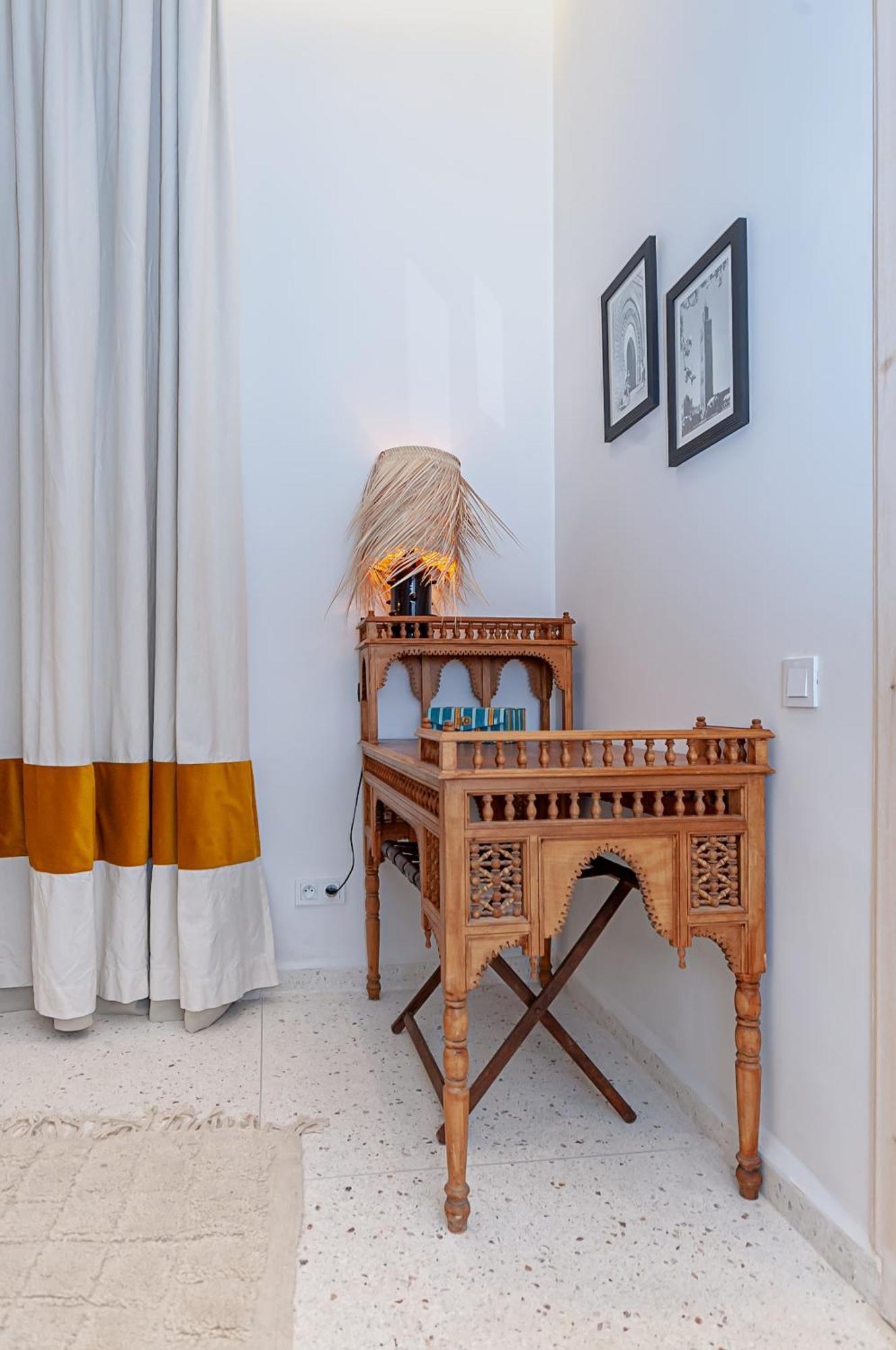 K-white Guest house *