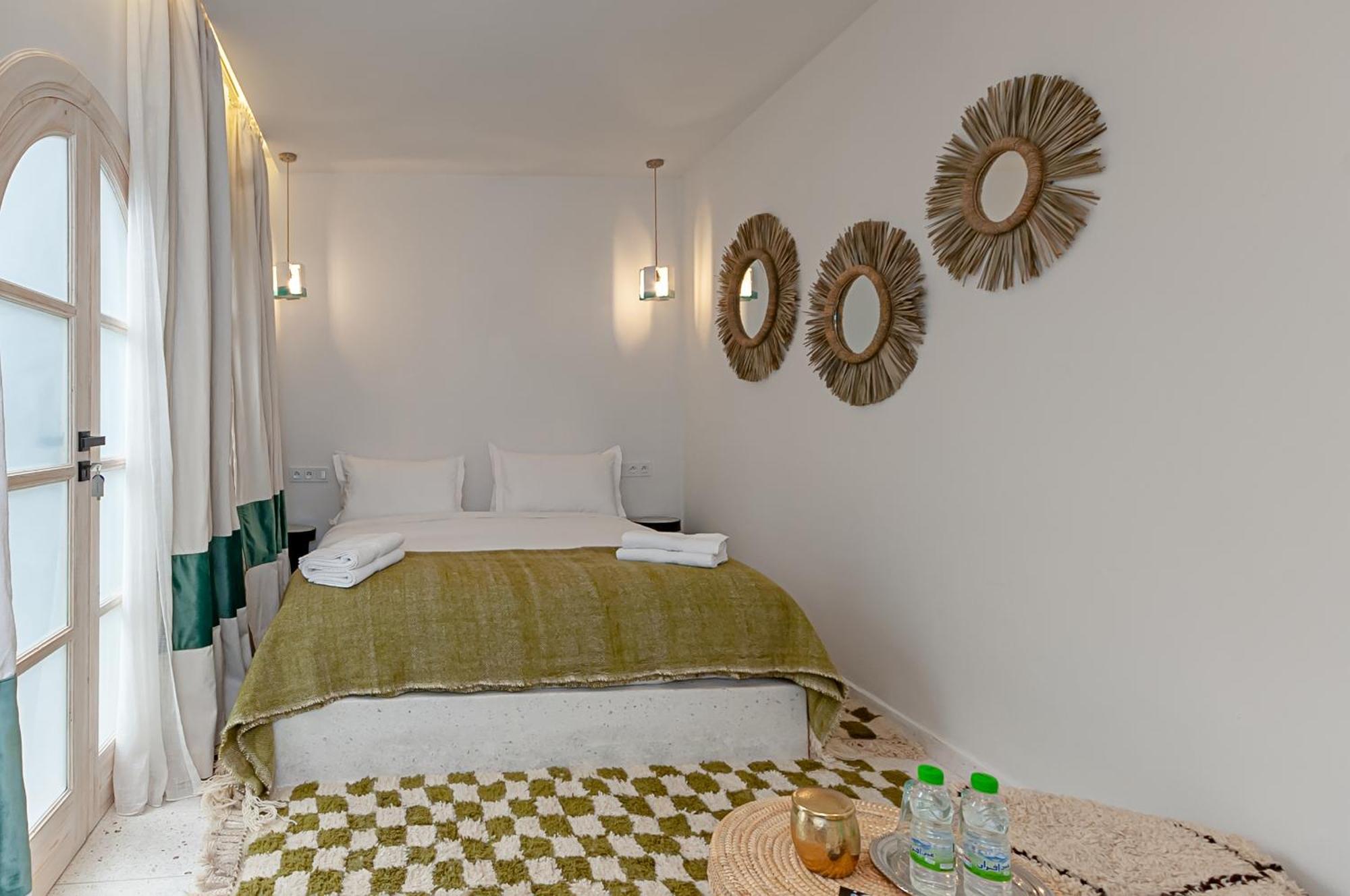 K-white Guest house *