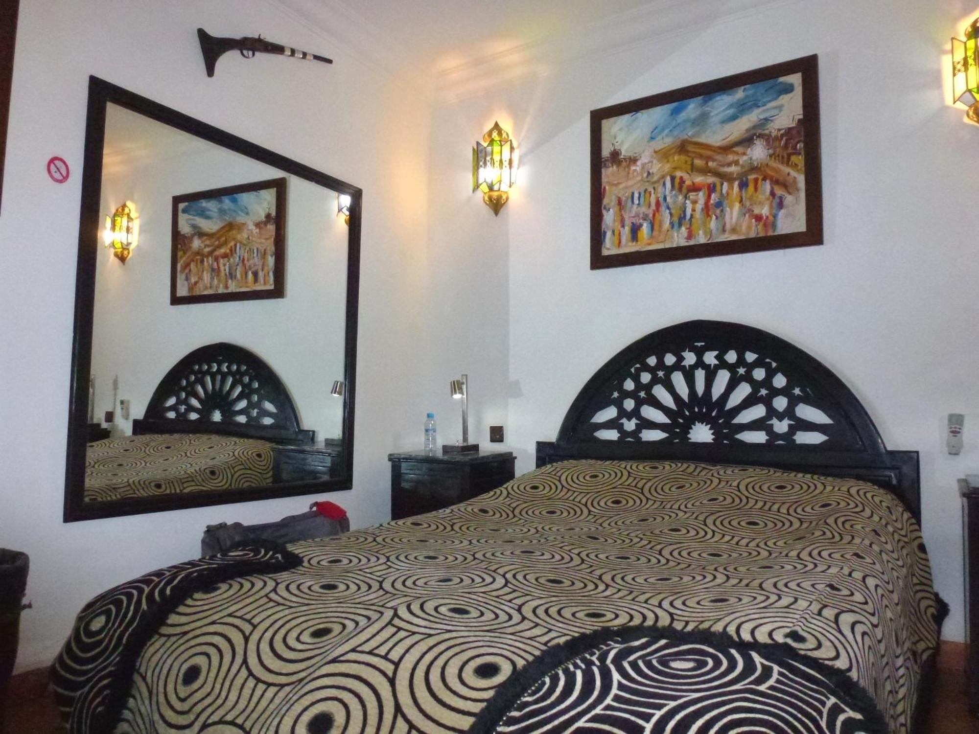 Bed and breakfast Laarouss 2*