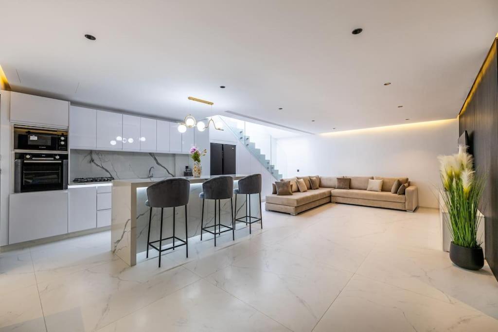 Appartement Duplex Piscine Privee Chauffee Rooftop *