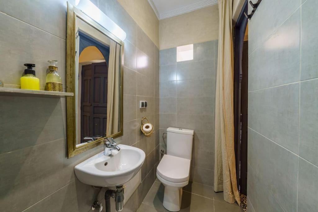 Riad Taher - Piscine - Wifi Fibre Optique - Petit Dejeuner Hébergement de vacances