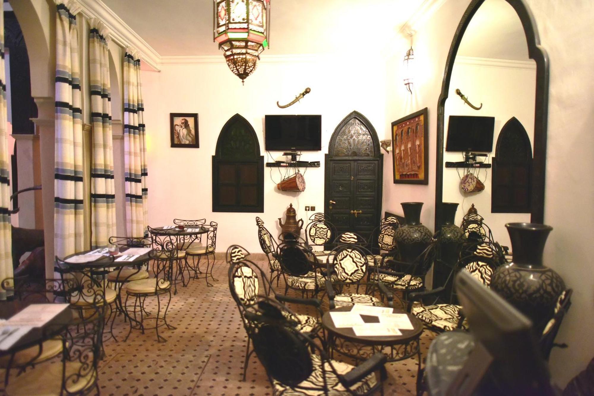 Couette-café Laârouss 2*