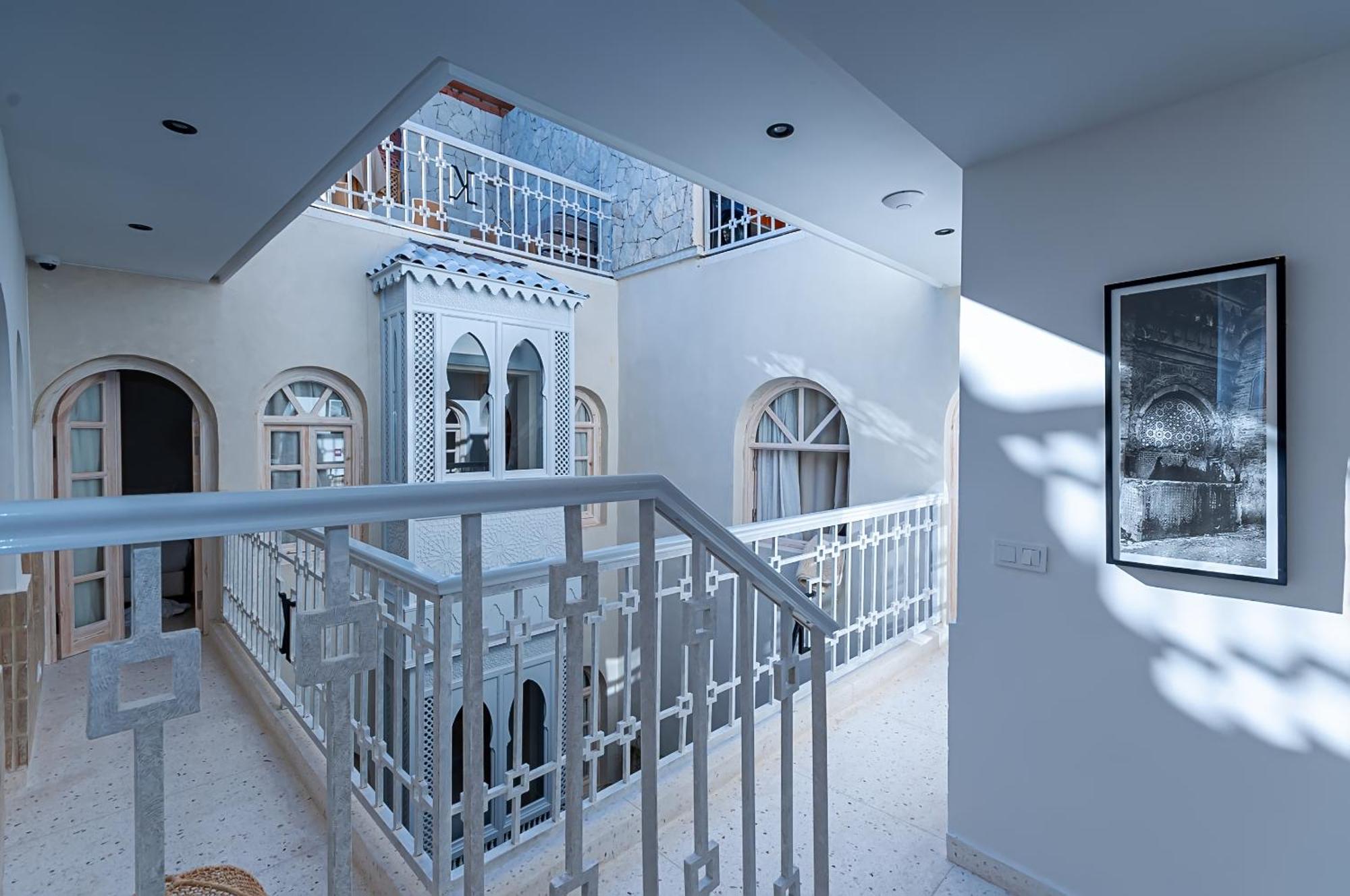 K-white Guest house